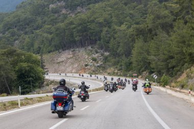Harley Davidson 'a binerken mutlu sürücü