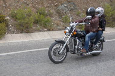 Harley Davidson 'a binerken mutlu sürücü