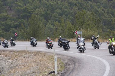 Harley Davidson 'a binerken mutlu sürücü