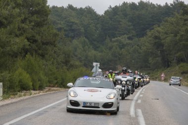 Harley Davidson 'a binerken mutlu sürücü