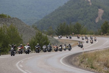Harley Davidson 'a binerken mutlu sürücü
