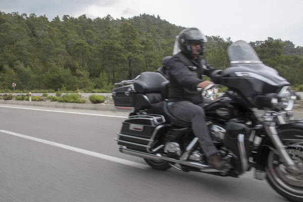 Happy driver riding Harley Davidson — Stock Photo, Image