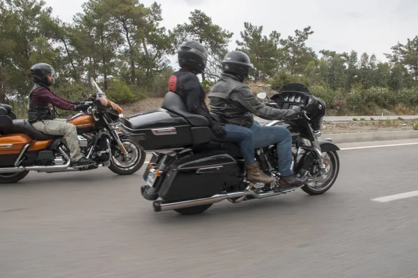 Щасливий водій на Harley Davidson — стокове фото