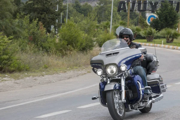 Happy driver riding Harley Davidson — Stock Photo, Image