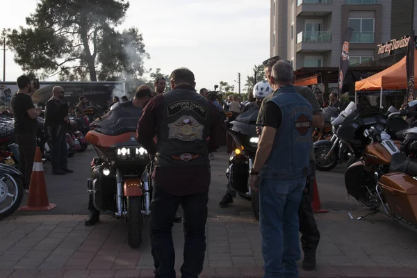 Щасливий водій на Harley Davidson Ліцензійні Стокові Зображення