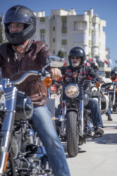 Щасливий водій на Harley Davidson Стокове Фото