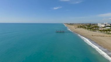 Bir plaj gün batımında hava video