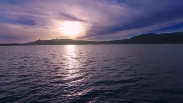 Vivo Púrpura Atardecer Lago Tiro Aéreo — Vídeos de Stock