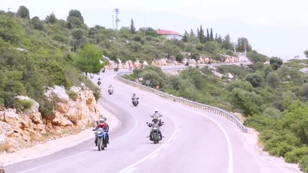 Harley Davidson jezdci Moto výlet. Na silnici. — Stock video