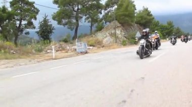 Harley Davidson riders motosiklet gezisi. Yolda.
