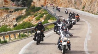 Harley Davidson riders motosiklet gezisi. Yolda.