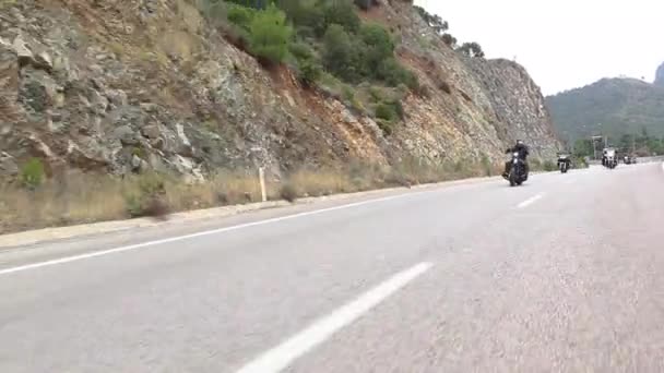 Harley Davidson jezdci Moto výlet. Na silnici. — Stock video