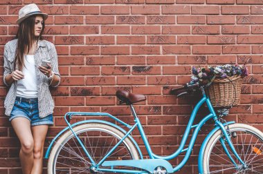 Benim bisiklet ile sadece rahatlatıcı dışarıda. 