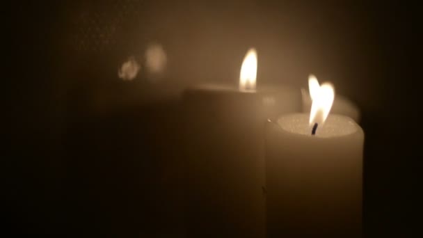 Velas encendidas en el baño — Vídeo de stock