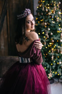 Kraliçe nin görüntüdeki güzel bir genç kadın portresi