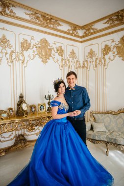 Kraliyet iç genç mutlu çift