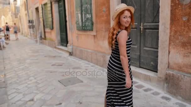 Young woman strolls through the streets of an ancient European city — Stock Video