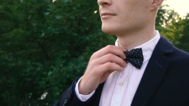 Adam papyon yakın ağır çekim kadar düzeltiyor.