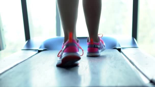 Foot runner on a treadmill, close-up — Stock Video