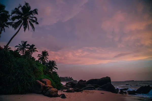 夕暮れ時のスリランカのビーチ — ストック写真