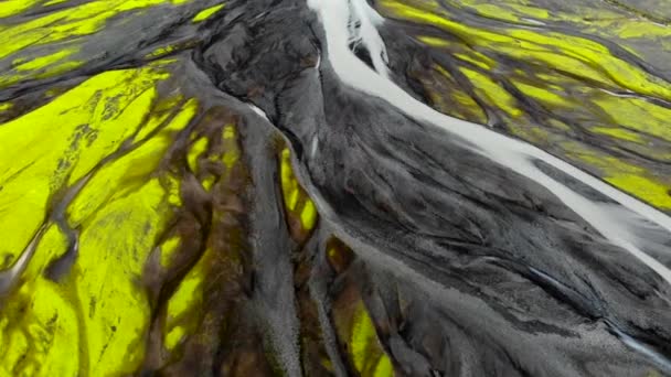 Vy uppifrån och ned över glacialfloden på Island — Stockvideo