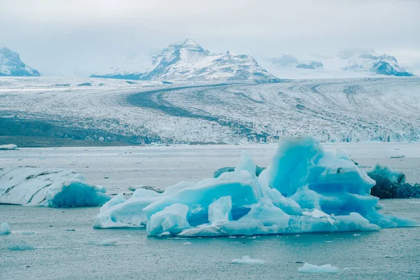 Lagoa de Jokulsarlon, bela paisagem fria imagem de icelandic geleira lagoa baía — Fotografia de Stock