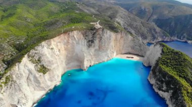 Yunanistan 'ın ünlü gemi enkazı Zakynthos plajının panoramik manzarası
