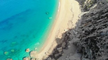 Yunanistan 'ın Kefalonya adasındaki terk edilmiş güzel kumsal manzarası