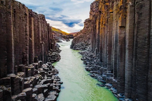 Studlagil Canyon, Jokulsa A Bru folyó Izlandon, drónlövés — Stock Fotó