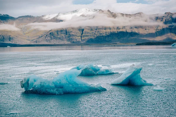 Vista panorámica de los icebergs en Laguna Glaciar, Islandia . —  Fotos de Stock