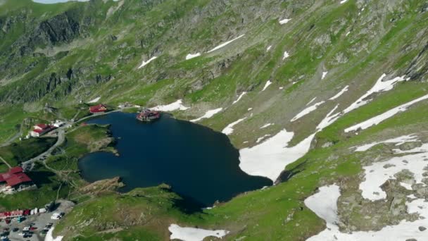 Luftaufnahme Balea-See auf Transfagaras-Pass in den Karpaten Rumänien — Stockvideo