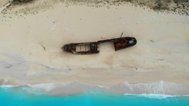 A drone flies back over Shipwreck Beach of Zakynthos Island on a sunny day — Stock Video