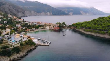 Yunan kenti Asos, Kefalonia 'nın üst manzara manzarası