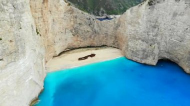 Yunanistan 'ın Zakynthos kentinde karaya oturmuş güzel bir sahil manzarası.