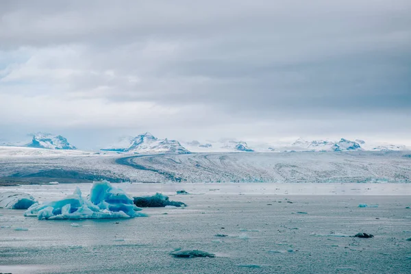 Veduta panoramica degli iceberg nella laguna del ghiacciaio, Islanda . — Foto Stock