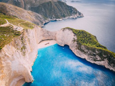 Yunanistan 'ın ünlü gemi enkazı Zakynthos' un hava manzarası