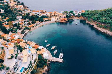 Yunan kenti Asos, Kefalonia 'nın üst manzara manzarası