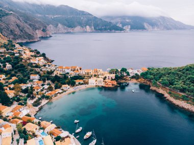 Yunan kenti Asos, Kefalonia 'nın üst manzara manzarası