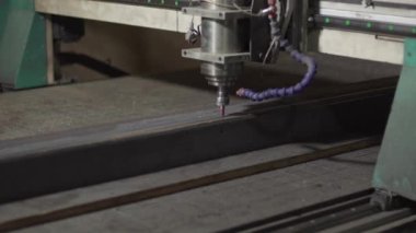 Metal Cnc değirmen makinesi. Kapat..