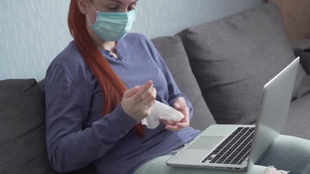 Woman rubs keyboard with antibacterial wipe. — Stock Video