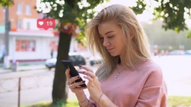 Kadın blogcu sosyal ağlarda aktif.