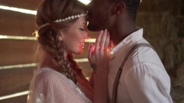 Yeni evliler boho sarılması tarzında..