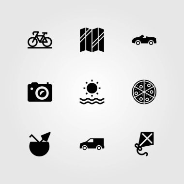 Yaz aylarında vektör Icon set. Spor Araba, uçurtma, van ve pizza