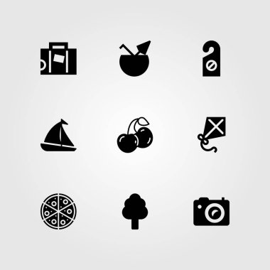 Yaz aylarında vektör Icon set. kiraz, kapı kolu, yelkenli ve pizza
