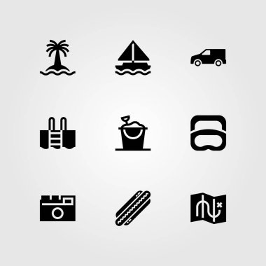 Yaz aylarında vektör Icon set. Araba, ağaç, van ve kum kova
