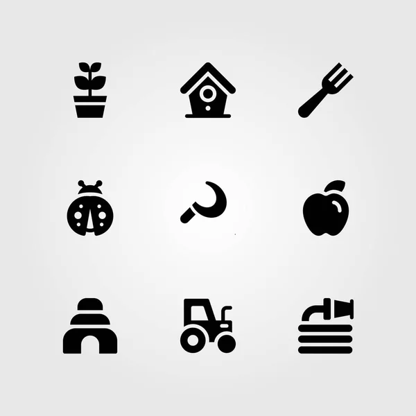 Conjunto de ícones vetoriais. foice, trator, mangueira e joaninha — Vetor de Stock