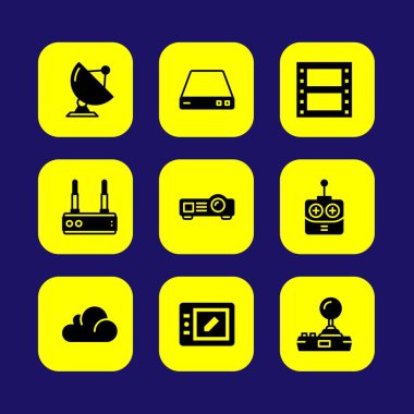 Teknoloji vektör Icon set. Uzaktan kumanda, yönlendirici, uydu ve film rulo