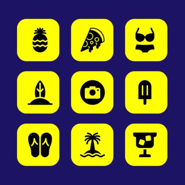 Yaz aylarında vektör Icon set. Pizza, sörf, dondurma ve fotoğraf makinesi