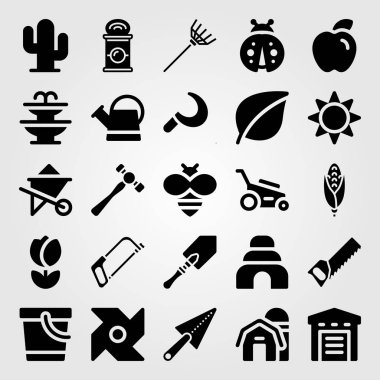 Bahçe simge vektör ayarlayın. el testeresi, ahır, uğur böceği ve Çeşme