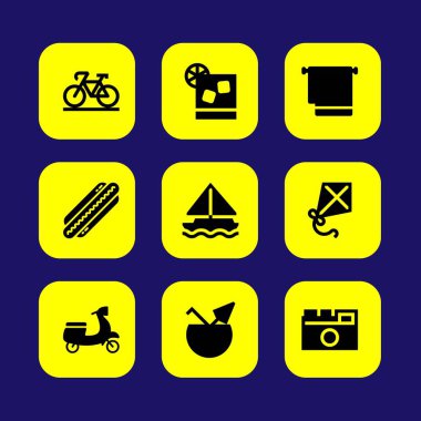 Yaz aylarında vektör Icon set. havlu, fotoğraf makinesi, Bisiklet ve kokteyl
